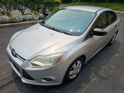 Used 2014 Ford Focus S FWD image 2