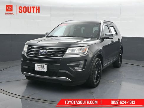 Used 2017 Ford Explorer XLT w/ Equipment Group 202A FWD image 6
