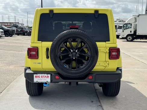 Used 2023 Jeep Wrangler Sahara image 9