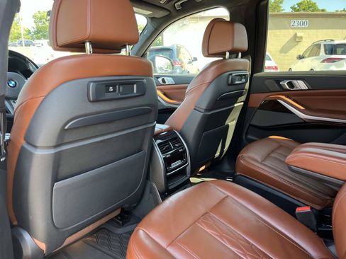 Used 2020 BMW X7 M50i w/ Luxury Seating Package AWD/4WD image 21
