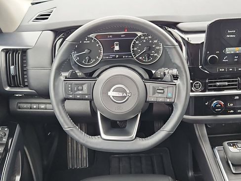 Used 2024 Nissan Pathfinder SL FWD image 28