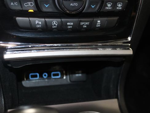 Used 2021 Jeep Grand Cherokee Limited w/ Trailer Tow Group IV image 45