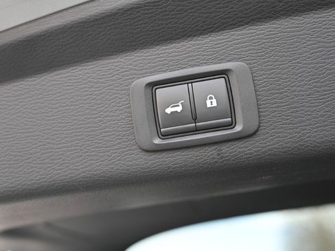 Used 2023 Mitsubishi Outlander SE image 19