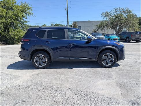 Used 2025 Nissan Rogue SV FWD image 3