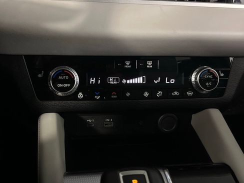 Used 2024 Mitsubishi Outlander SEL AWD/4WD image 16