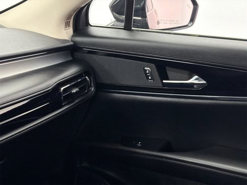 Certified 2023 Lincoln Nautilus AWD image 31
