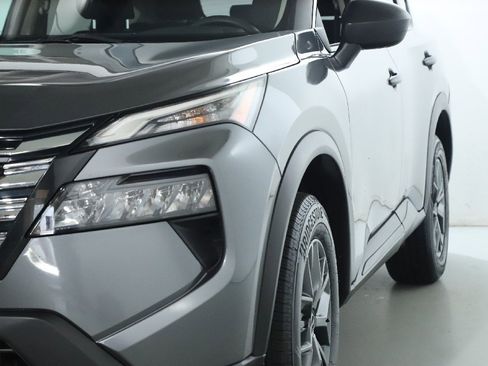 Used 2024 Nissan Rogue S image 5