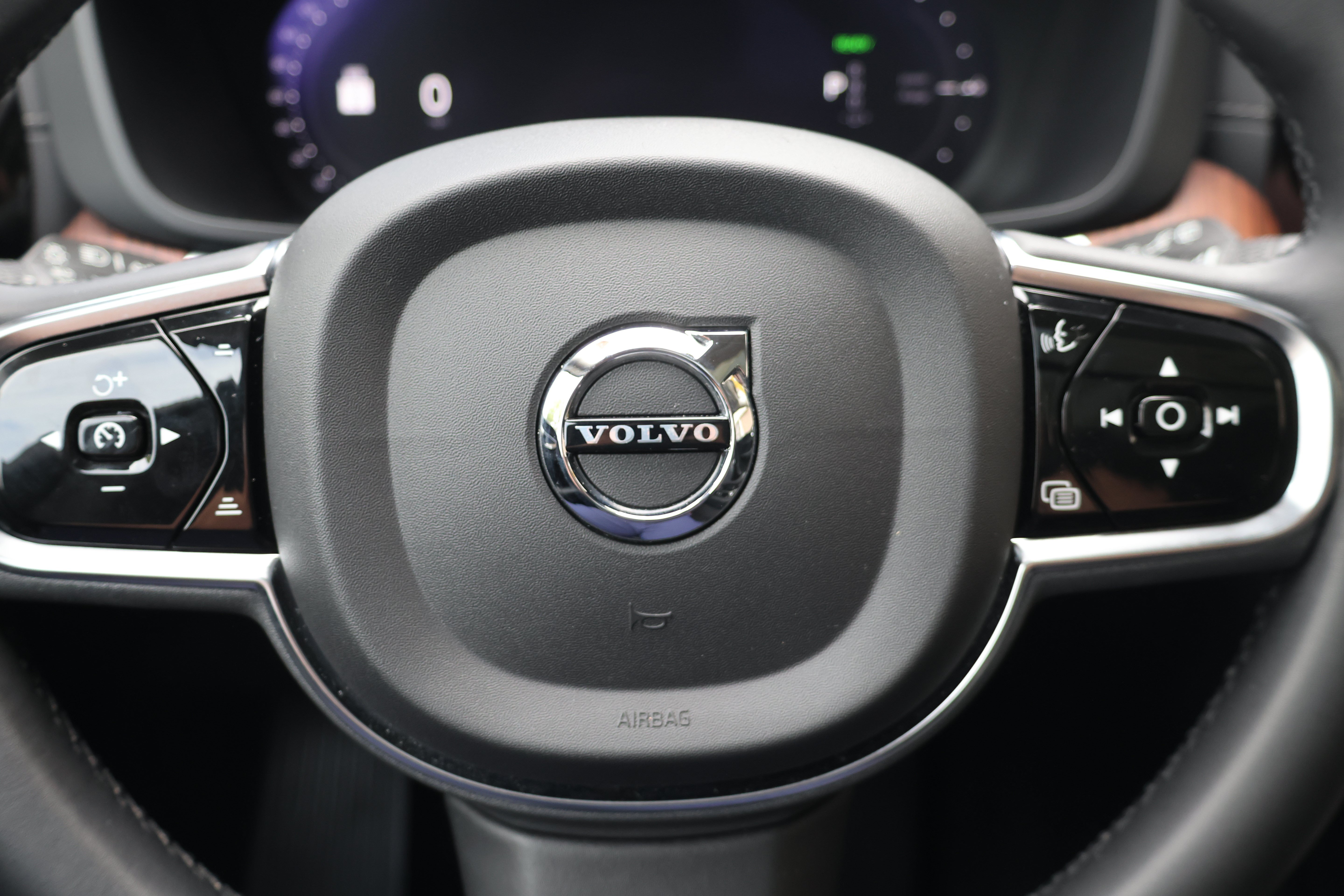 Used 2024 Volvo XC60 T8 Ultimate AWD/4WD image 27