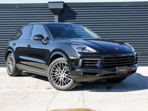 Certified 2023 Porsche Cayenne Platinum Edition image 9