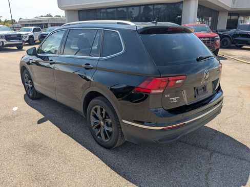 Used 2024 Volkswagen Tiguan SE image 3