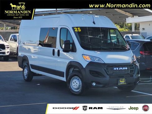 Used 2025 RAM ProMaster 2500 w/ Crew Van Package FWD image 1