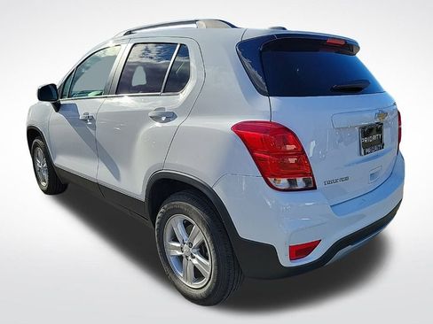 Used 2021 Chevrolet Trax LT w/ Premium Seat Package image 3