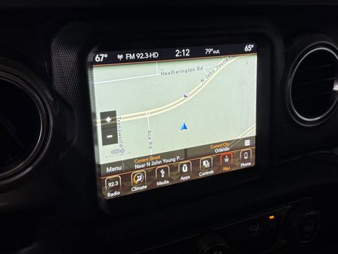 Used 2018 Jeep Wrangler Unlimited Sahara image 25