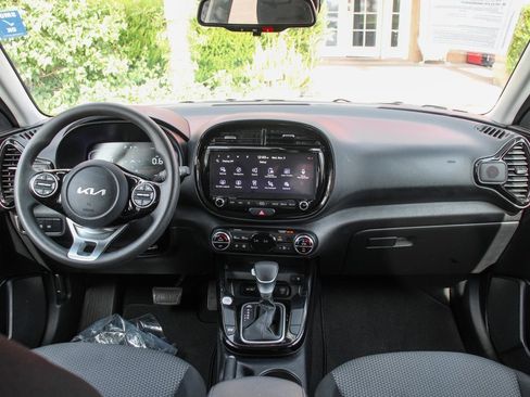 Used 2023 Kia Soul S image 24