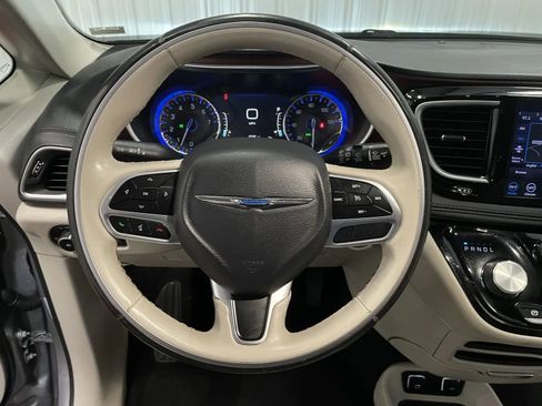 Used 2020 Chrysler Pacifica Limited FWD image 20