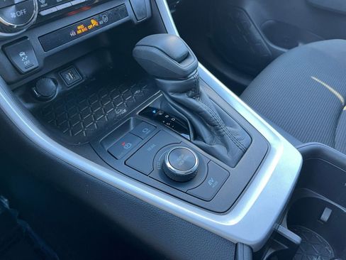 Used 2025 Toyota RAV4 LE image 40