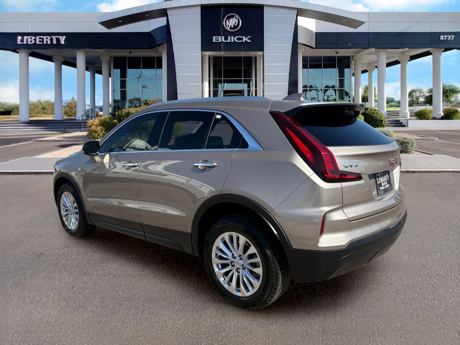 Used 2024 Cadillac XT4 Luxury FWD image 5