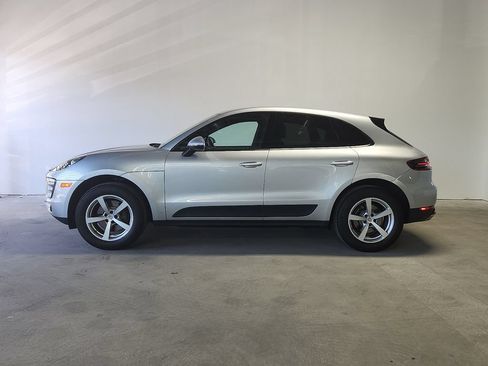 Used 2018 Porsche Macan AWD/4WD image 2