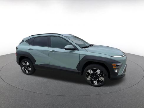 Used 2025 Hyundai Kona SEL image 2