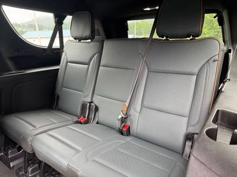 Used 2025 GMC Yukon XL AT4 AWD/4WD image 24