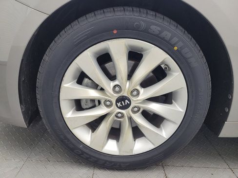 Used 2018 Kia Optima LX w/ 17" Alloy Wheels Package FWD image 31