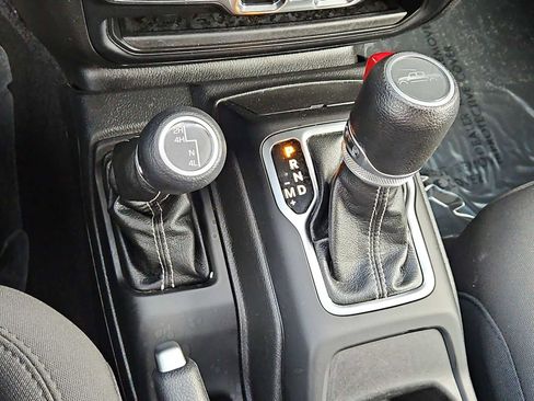 Used 2023 Jeep Gladiator Overland image 30