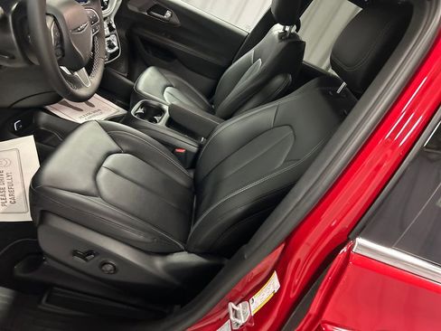 New 2026 Chrysler Pacifica Select image 10
