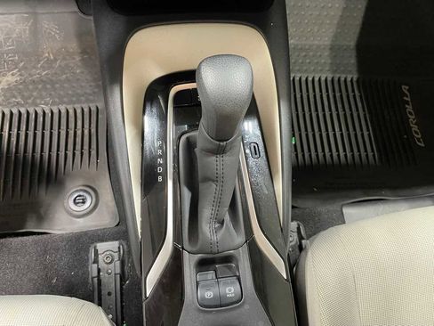 Used 2020 Toyota Corolla LE FWD image 11