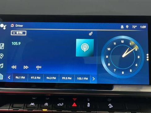 Used 2022 Chevrolet Silverado 1500 LT AWD/4WD image 29