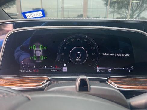 Used 2023 Cadillac Escalade ESV Premium Luxury w/ Performance Package image 5