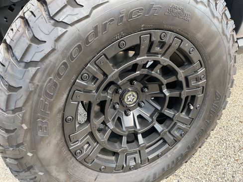 Used 2023 Ford F150 Lariat w/ Equipment Group 502A High AWD/4WD image 14