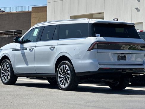 New 2026 Lincoln Navigator L Black Label AWD/4WD image 5