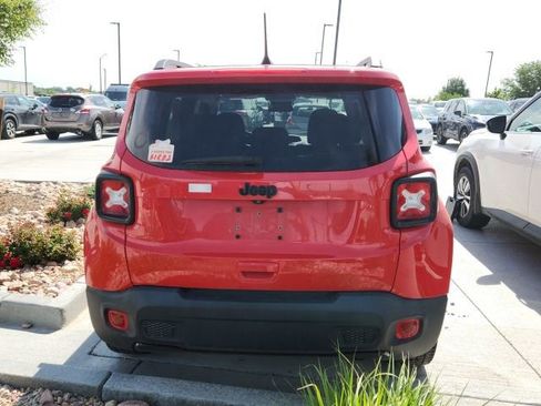 Used 2020 Jeep Renegade Altitude FWD image 3