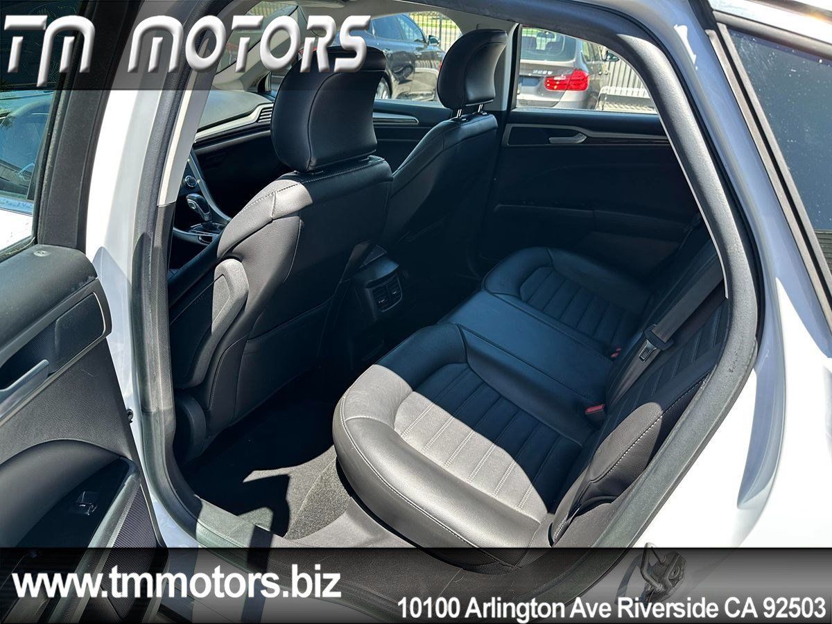 Used 2016 Ford Fusion SE w/ Equipment Group 202A FWD image 17