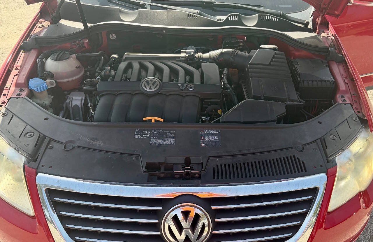 Used 2008 Volkswagen Passat VR6 FWD image 22