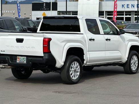 Used 2025 Toyota Tacoma SR AWD/4WD image 4