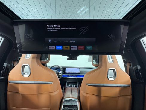 Used 2023 BMW 760i xDrive image 47