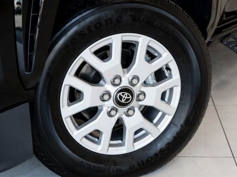 Used 2024 Toyota Tacoma 4x4 Double Cab image 2