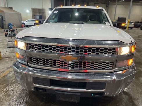 Used 2019 Chevrolet Silverado 2500 W/T image 2