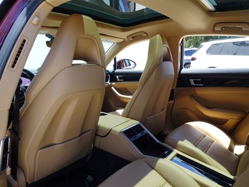 Used 2018 Porsche Panamera image 13