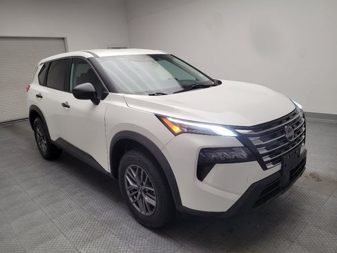 Used 2024 Nissan Rogue S FWD image 13