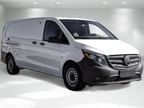 Used 2023 Mercedes-Benz Metris image 5
