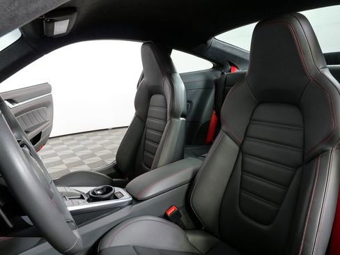 Used 2022 Porsche 911 Turbo image 5