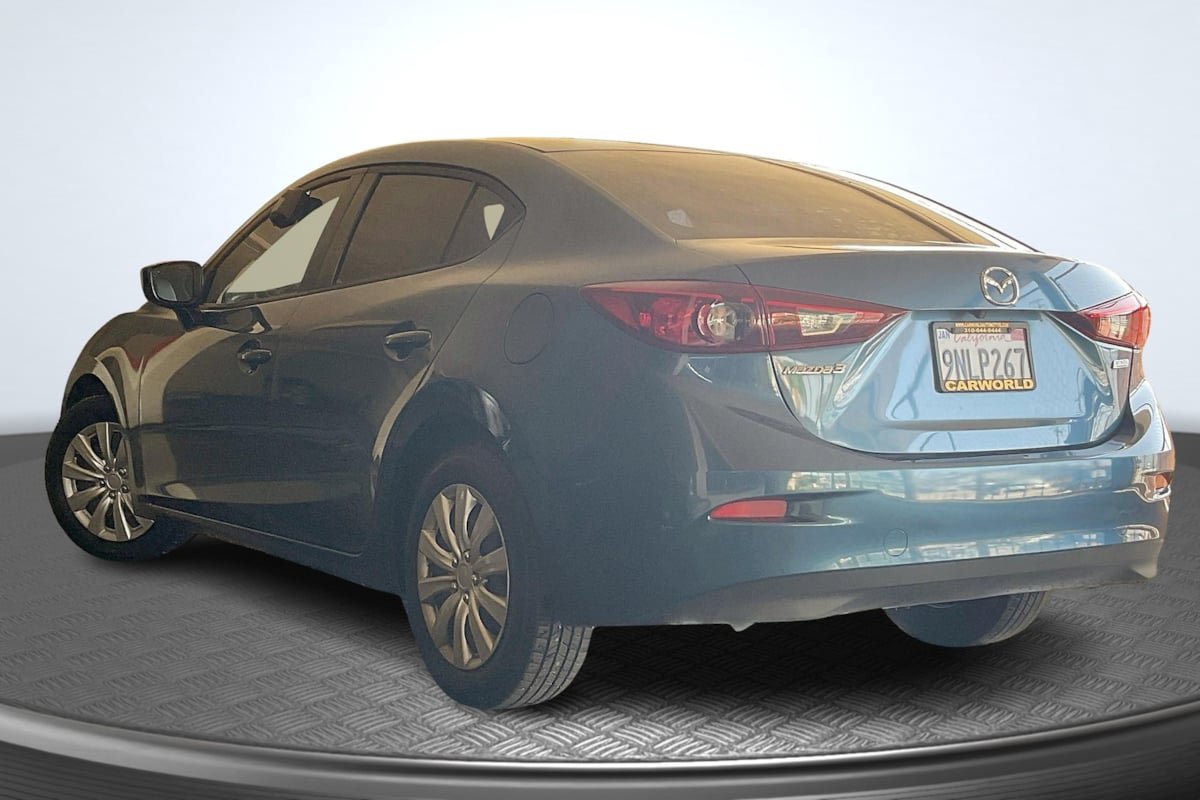 Used 2017 MAZDA MAZDA3 Sport FWD image 2