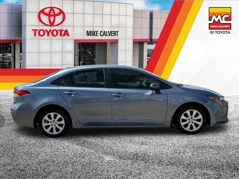 Used 2022 Toyota Corolla LE FWD image 6