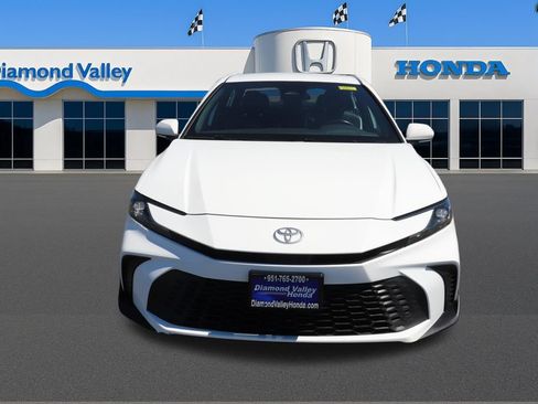 Used 2025 Toyota Camry SE FWD image 2