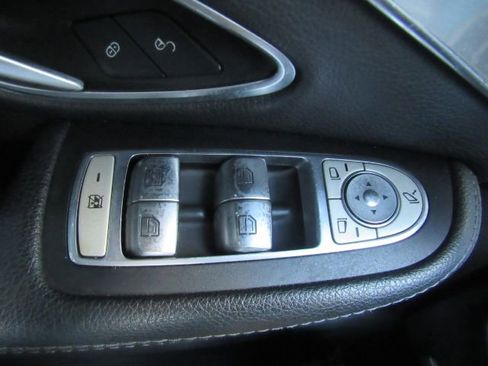 Used 2019 Mercedes-Benz C 300 Sedan image 34