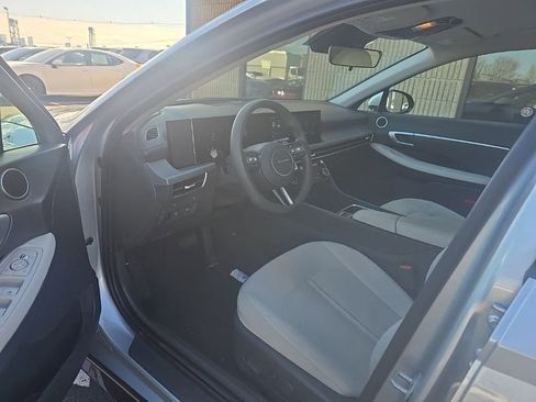Used 2025 Hyundai Sonata SEL FWD image 7