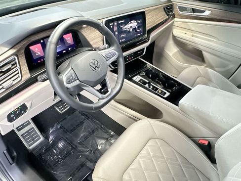 Certified 2025 Volkswagen Atlas SEL Premium R-Line AWD/4WD image 13