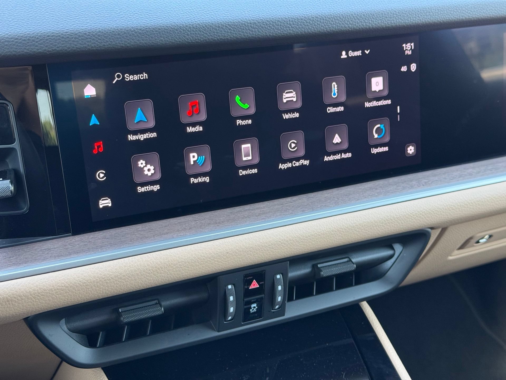 Certified 2024 Porsche Cayenne AWD/4WD image 19